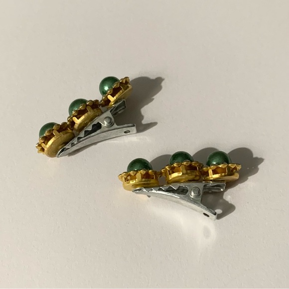 Handmade Green Pearl Hair Clips - Picture 4 of 6
